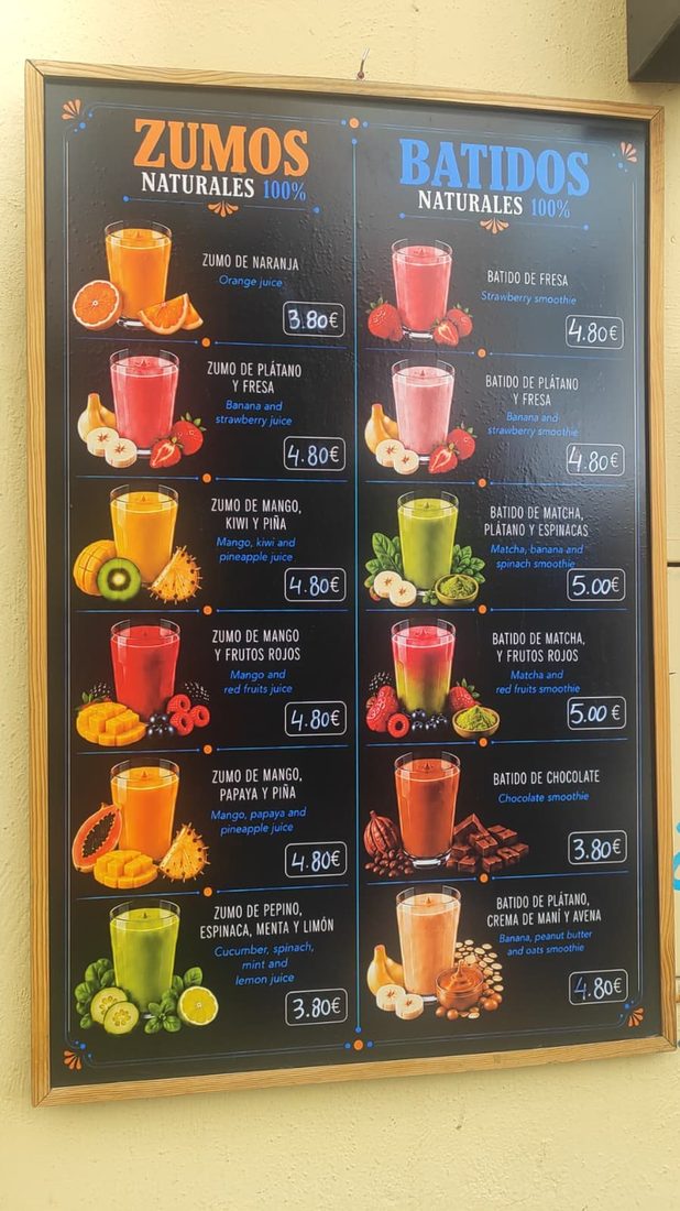 Zumos and Batidos chalkboard menu