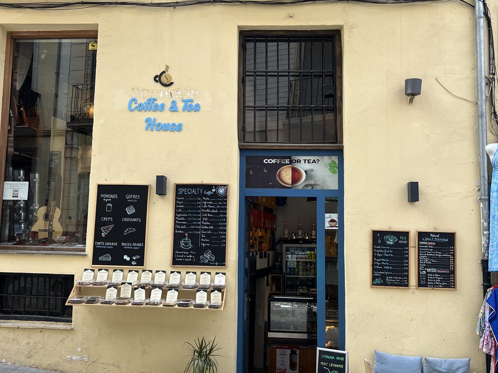 Coffee & Tea House storefront in Granada