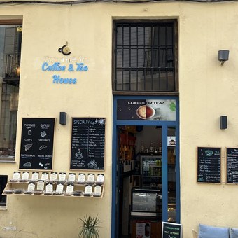 Coffee & Tea House storefront in Granada